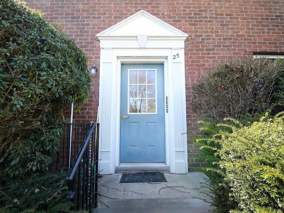 1st image of 933 Broad St #25B