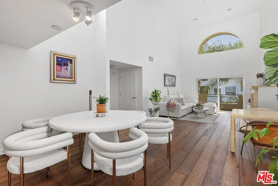 3 bed, 2.5 bath, 1730 sqft, $5,000 — Photo 2