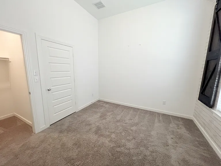 1120 Sheldon Dr — Photo 11