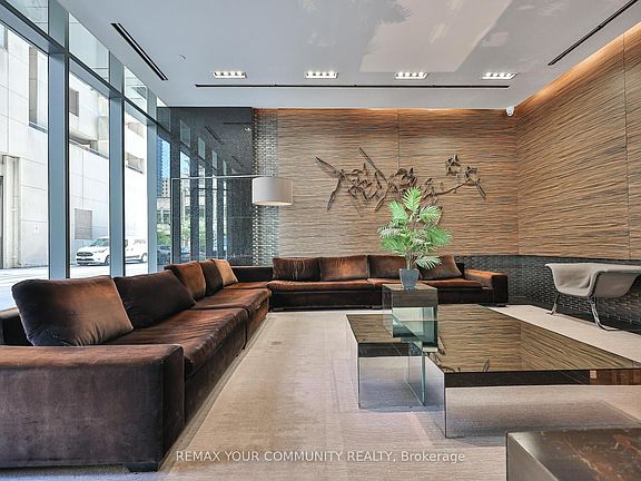4th image of 770 Bay St #Penthouse 101