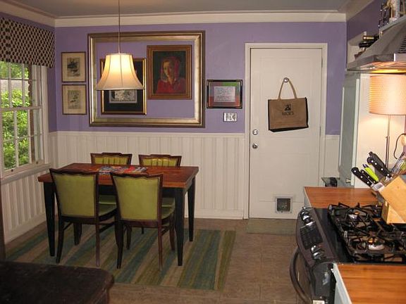 Eat-in area of kitchen.