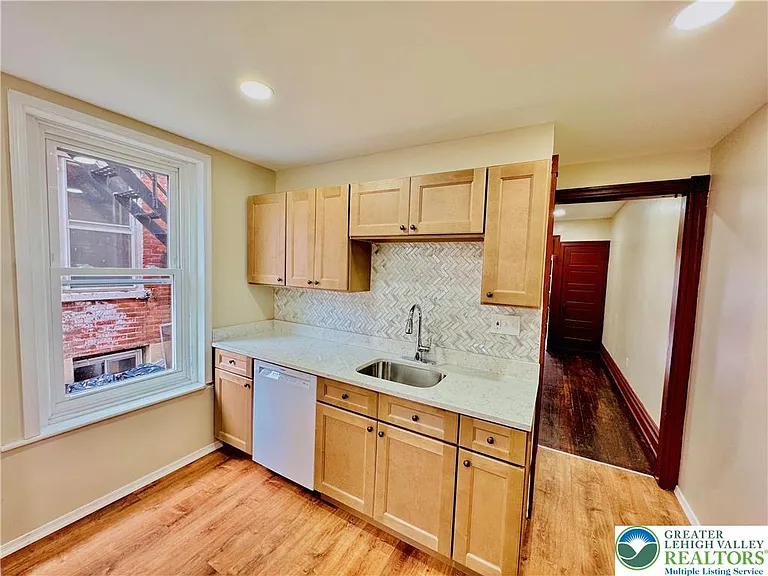 36 S Jefferson St — Photo 9