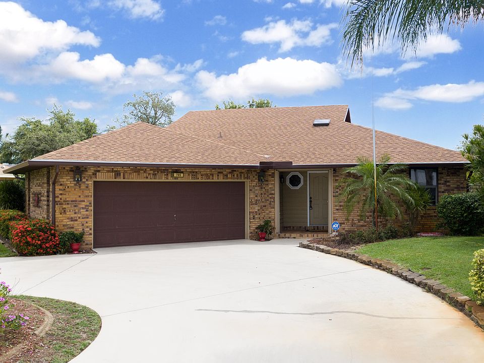 1st image of 785 SE Whitmore Drive