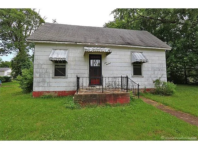 900 Hoffman St photo 1