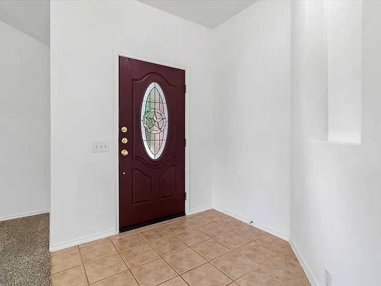 3300 Creekwood Dr — Photo 3