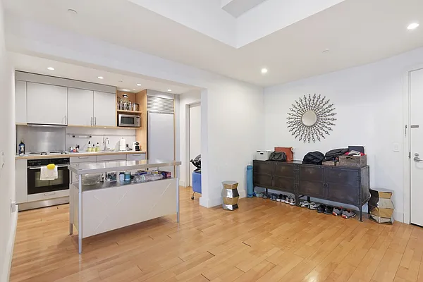 Rented by Compass | media 25