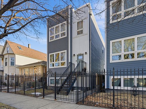 3rd image of 2045 N La Crosse Ave