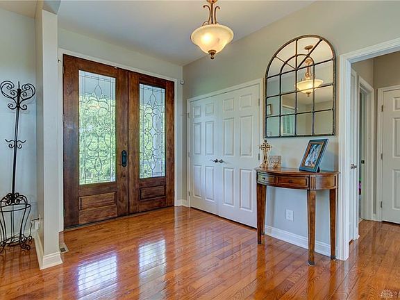 3rd image of 418 Country Manor Dr