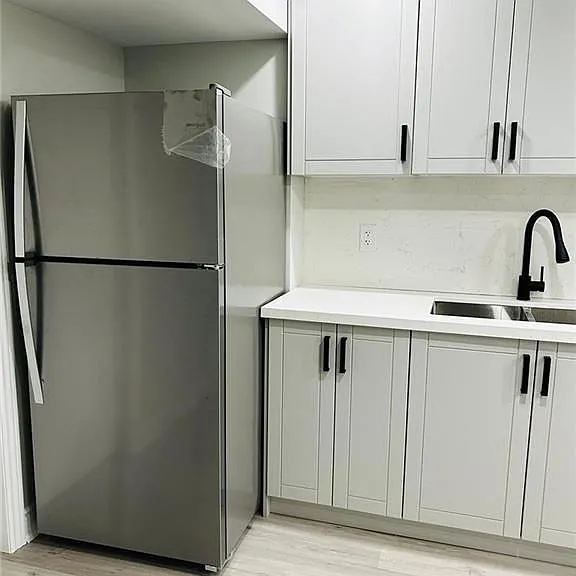 216 Woodbine Ave #BASEMENT — Photo 8