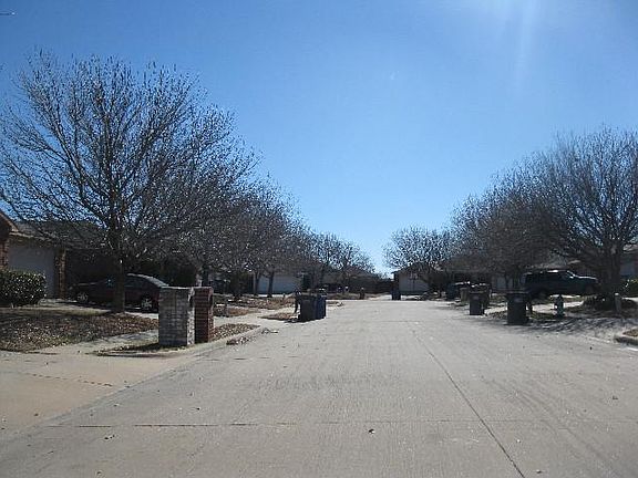 4th image of 516 Port Arthur Dr