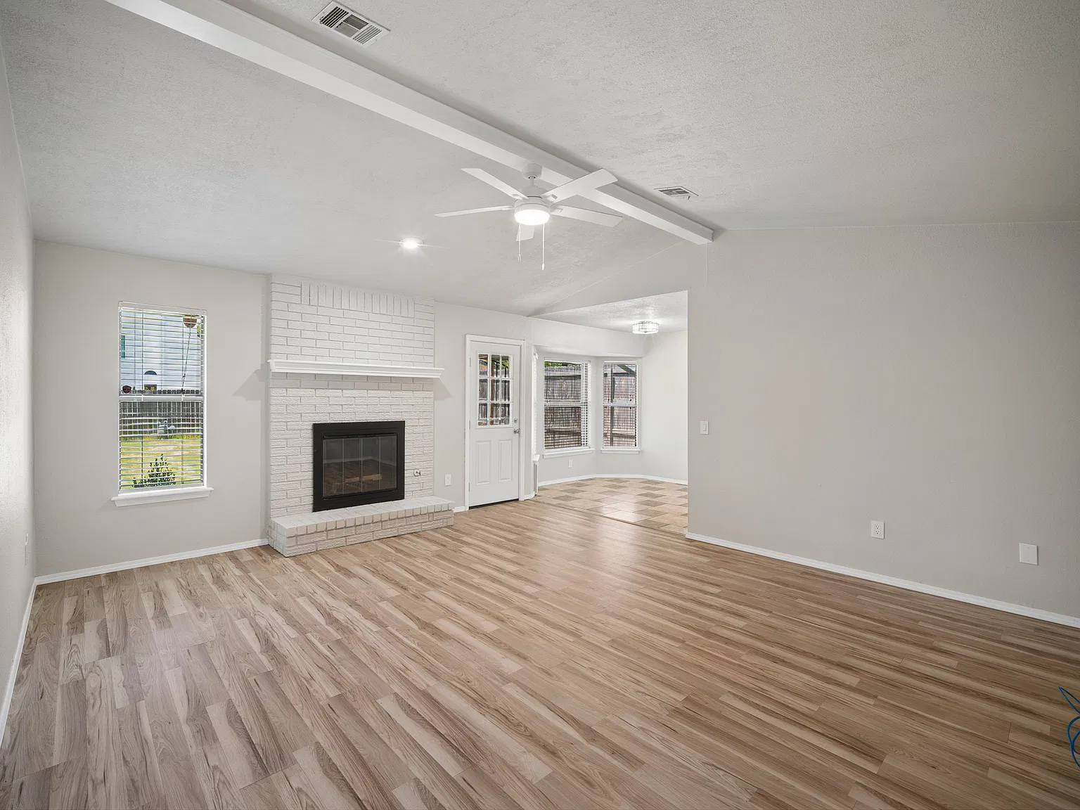 3 bed, 1328 sqft, $1,850 — Photo 2