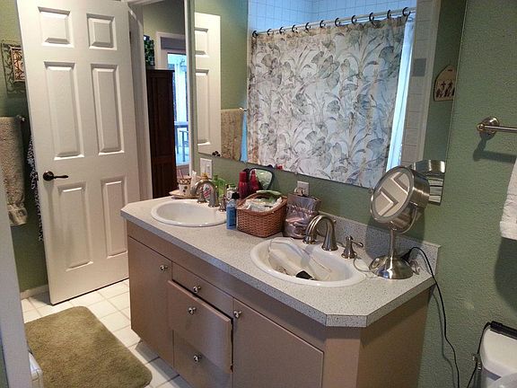 master bathroom, dual sinks