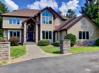 10400 Marbury Rd, Oakton, VA 22124