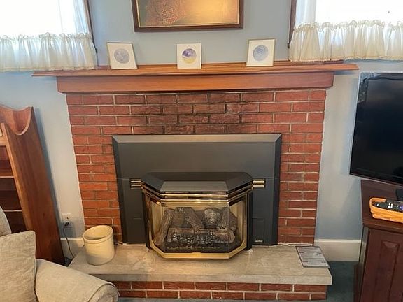 5th image of 309 W Clarke St
