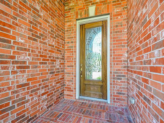 4th image of 2415 Canyon Springs Dr