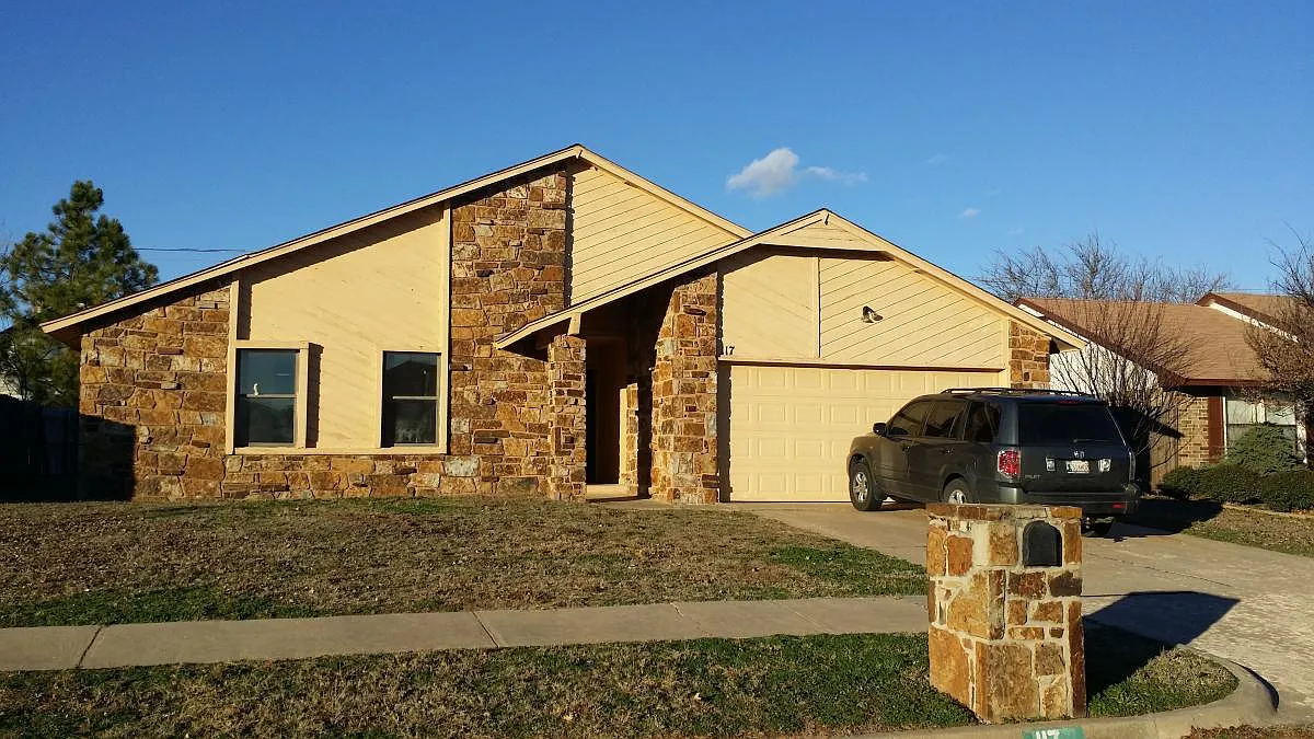 Front - 117 Cypress Dr