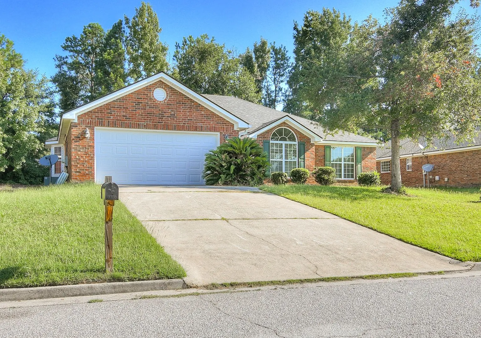 Updated 4 Bedroom Ranch — Photo 2