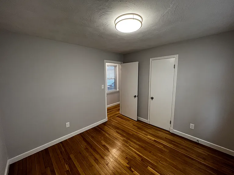 110 Leeds St — Photo 17