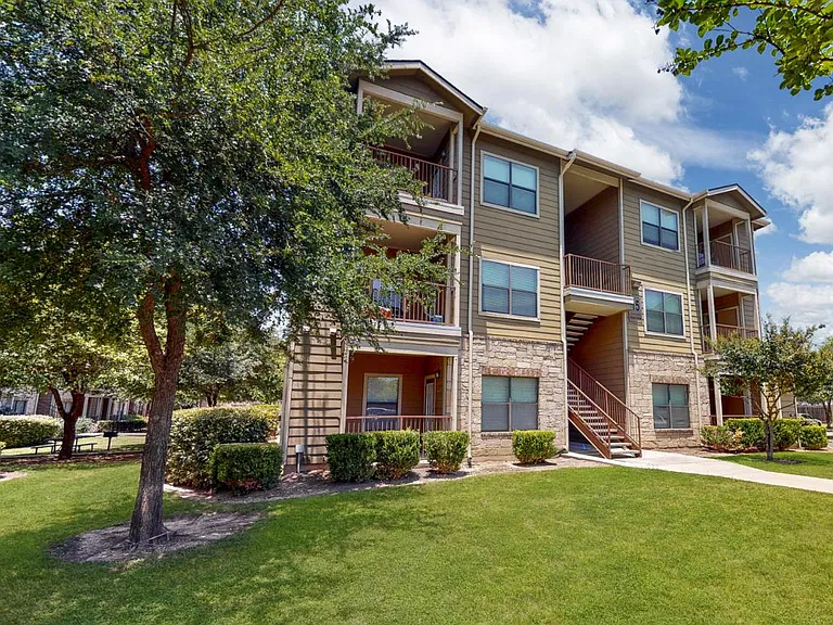 Brynwood Apartments — Photo 40