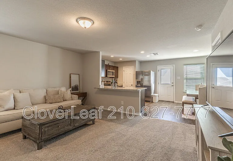 227 Stevens Smt — Photo 1