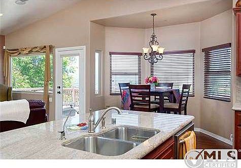 5th image of 210 Sierra Vista Dr