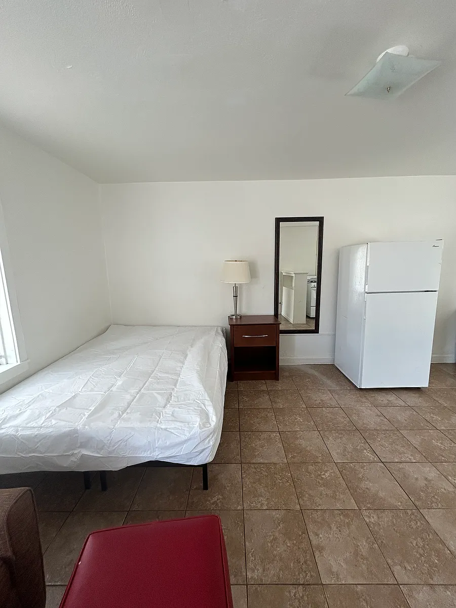 Building Photo - 470 S Foch St #6