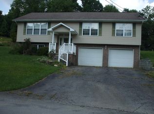 206 Skyview Dr, Beckley, WV 25801