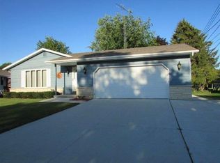 3711 Bellevue Pl, Two Rivers, WI 54241