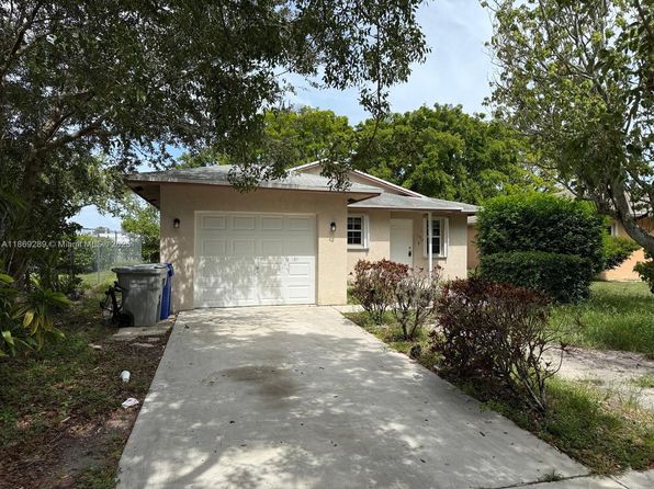 1592 NW 7th Ter