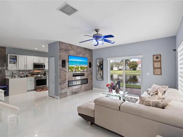 4301 Macarthur Palm Trl, Greenacres, FL 33463