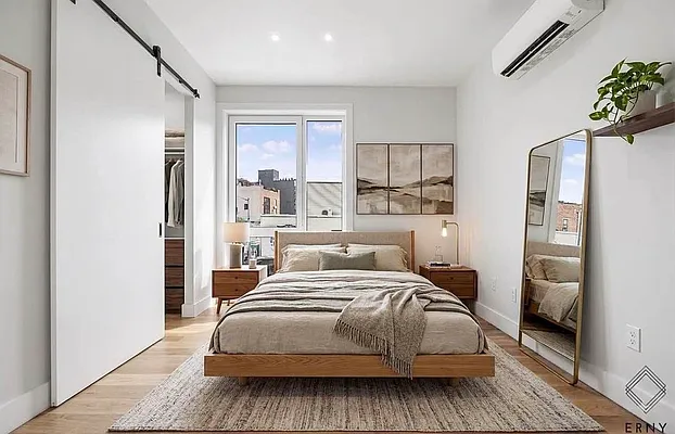 Bedroom, photo 1