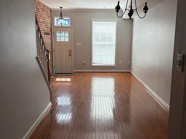 1203 S Bouldin St — Photo 2
