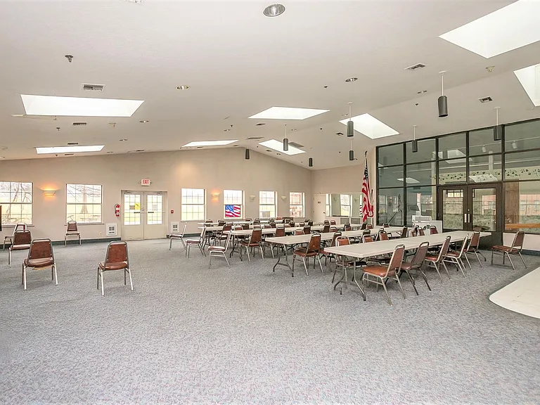 4 Gateway — Photo 15
