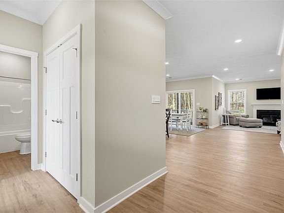 2nd image of 173 Raven Cir