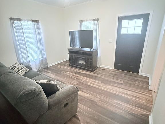 3rd image of 202 Spruce St