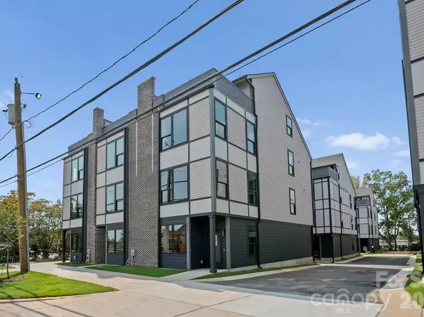 223 Freeland Ln, Charlotte, NC 28217