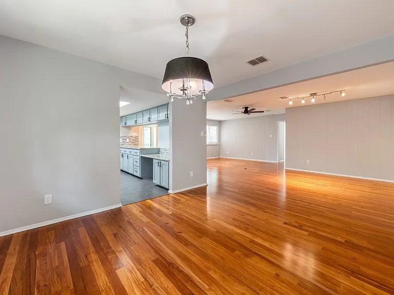 10502 Spicewood Pkwy — Photo 12