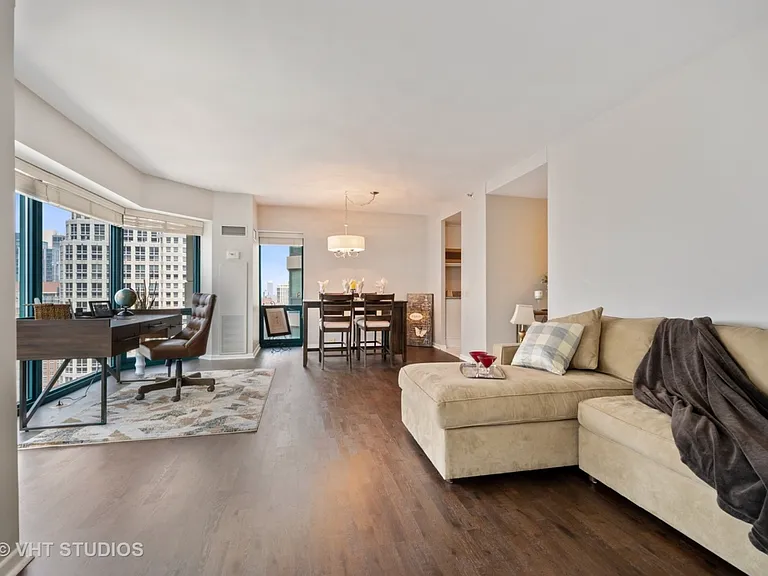 100 E Huron St #1701 — Photo 2