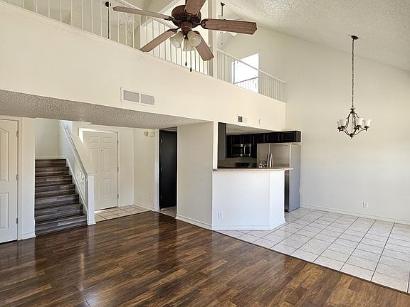 3rd image of 7987 Crescent Moon Ct