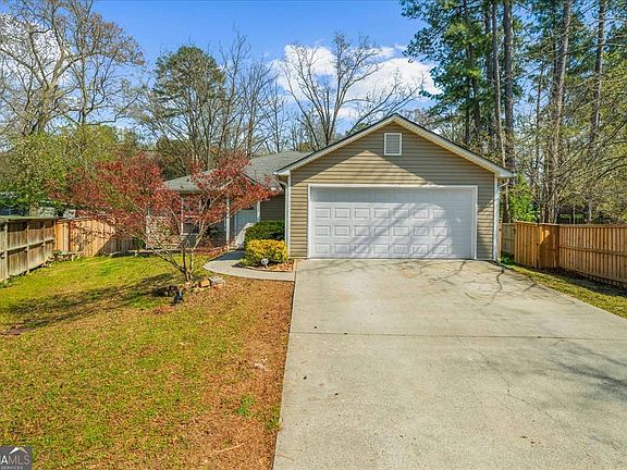3rd image of 212 Whispering Pine Cir NE