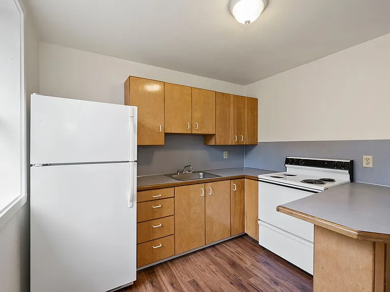 Abbottsford Apartments — Photo 145