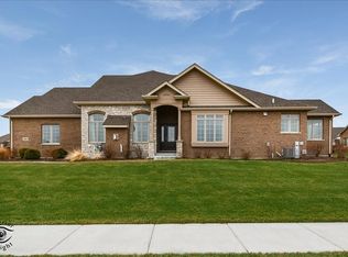 8890 Holland Harbor Cir, Frankfort, IL 60423