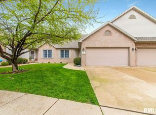 39 Fox Creek Ct #20, Morton, IL 61550