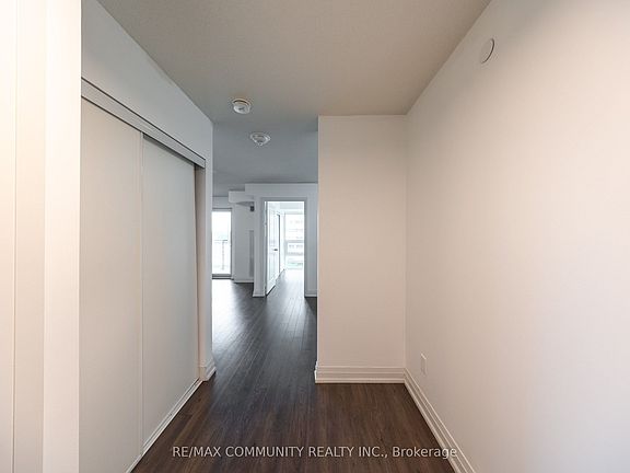 4th image of 20 Meadowglen Pl #429
