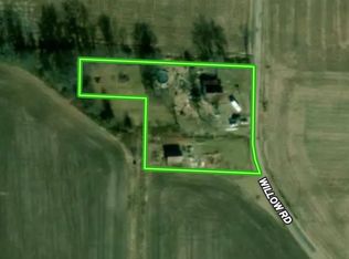 2165 Willow Rd, Flora, IL 62839