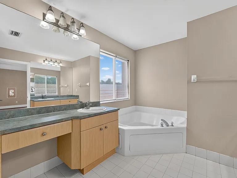6775 SW 195th Ave — Photo 34