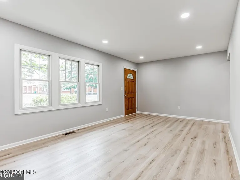 13 Broadway St — Photo 5