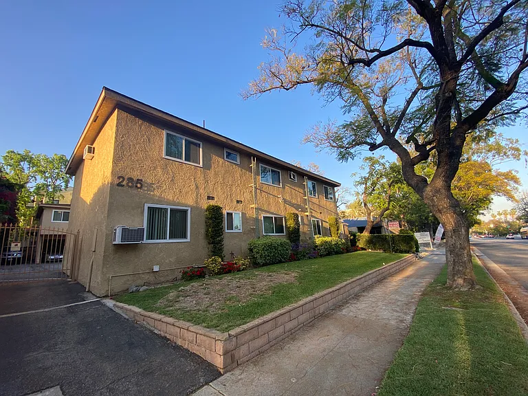 285 E Del Mar Blvd #3 — Photo 1
