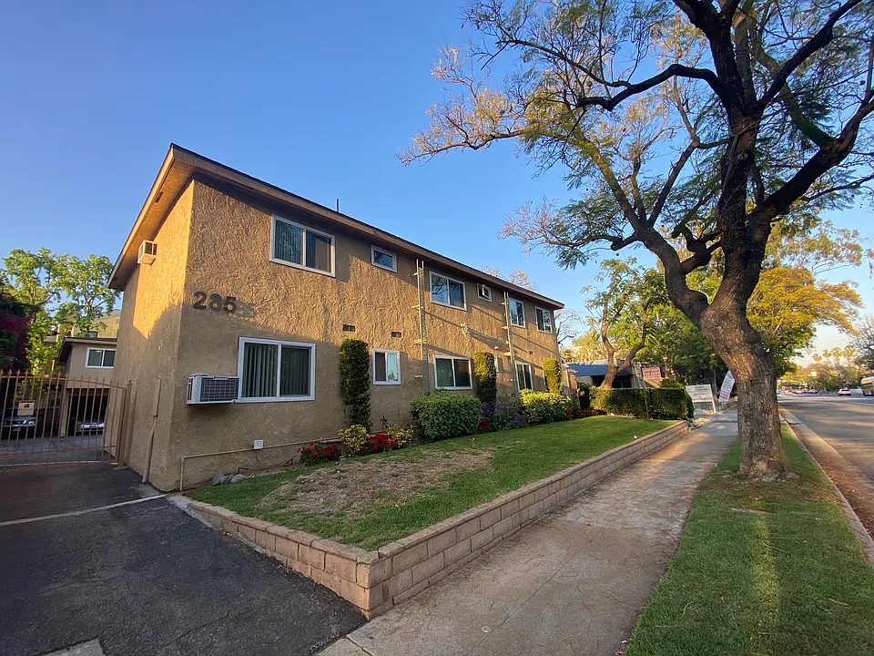 285 E Del Mar Blvd #3