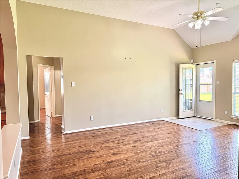16518 Wheatmill Ct — Photo 31